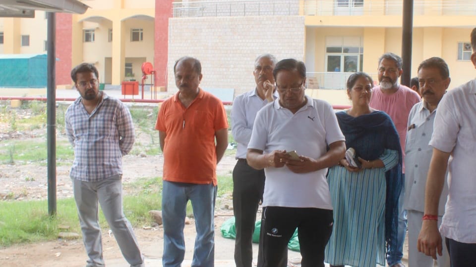 Panchkula Family suicide Story Family arrived at 6.40 pm car remained parked 10 pm sister-in-law reveal secret