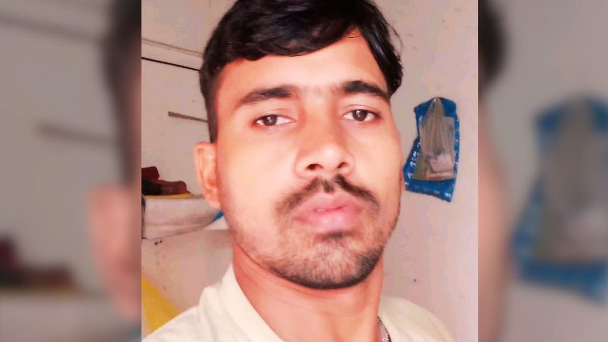 road accident in Bhadohi DJ vehicle crushed two people young man died other condition critical