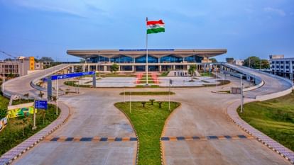 Bihar News: Patna to Delhi Flight Reported Bird Hit after take off vibration in one engine of aircraft landed