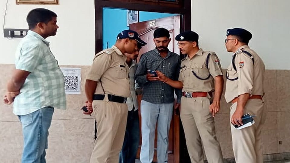 Contractor dies after jumping from the second floor of the hotel in rudrapur