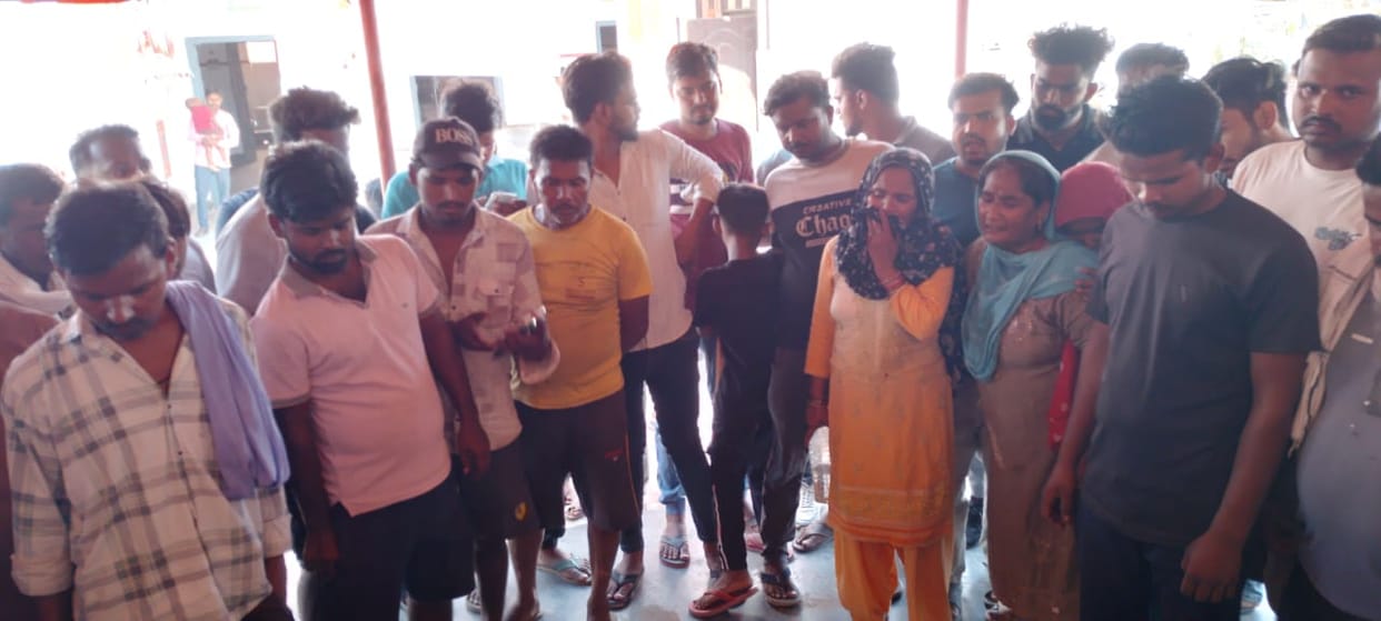 young man who went take bath his friends drowned  river, villagers took him out, there was chaos in the famil