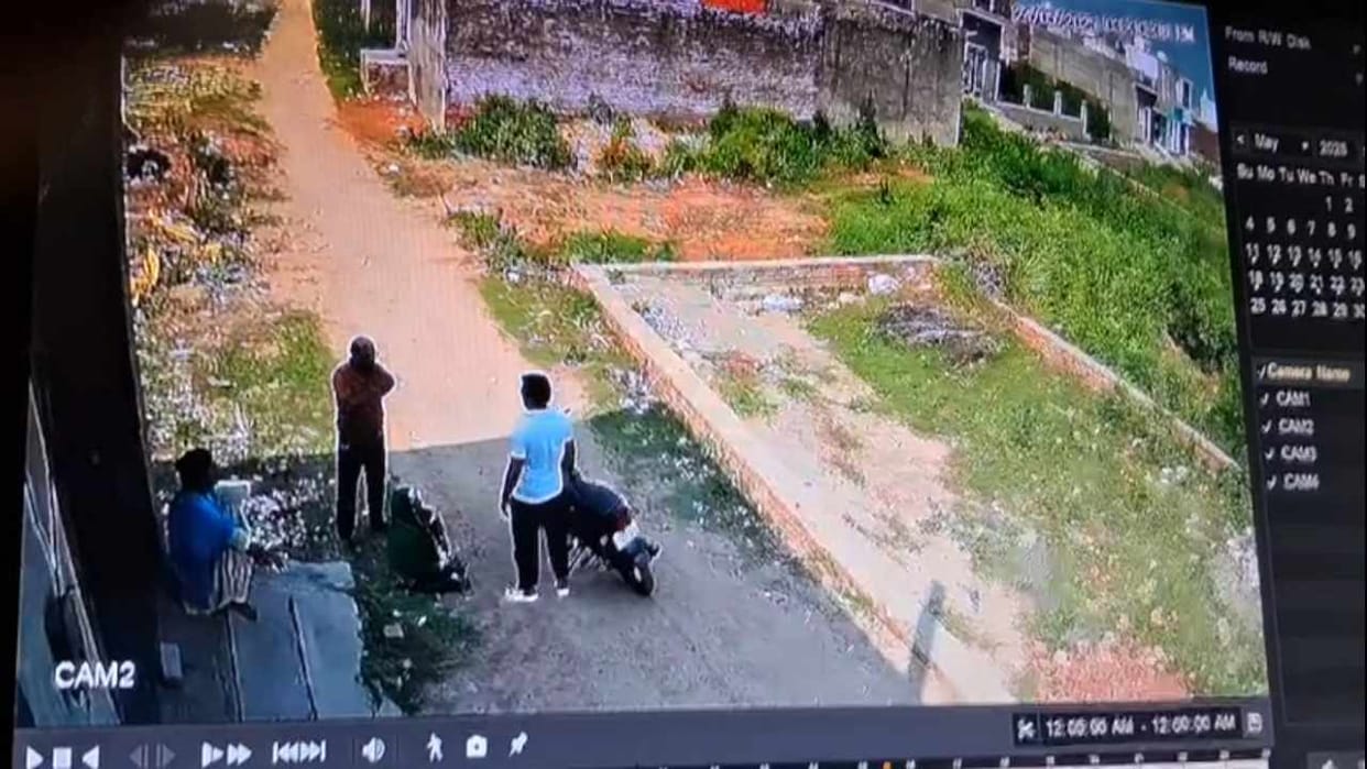 lunatic threatened to blow up house with a bomb In Hapur
