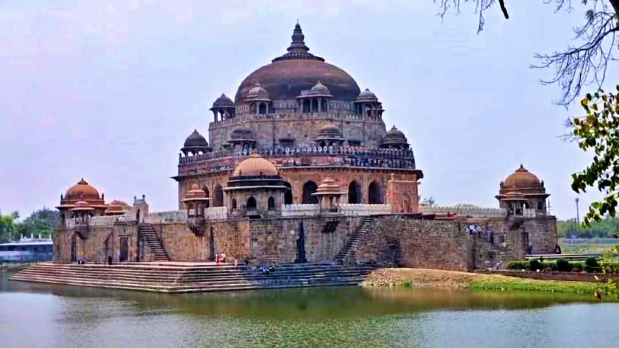 Sasaram: Video of obscene act on Sher Shah Suri Tomb surfaced, Archaeological Department started investigation