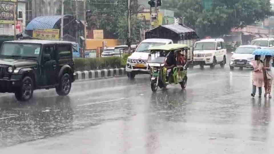 देहरादून समेत पहाड़ी इलाकों में आज भारी बारिश की चेतावनी
