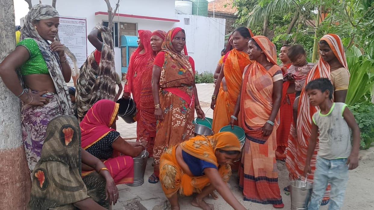 Tribals facing drinking water problem women protested in front of the police station with empty buckets