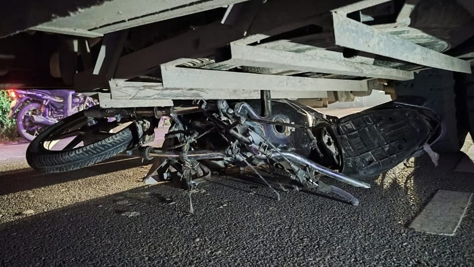 Sant Kabir Nagar: bus ran over a bike rider, man died in the accident.