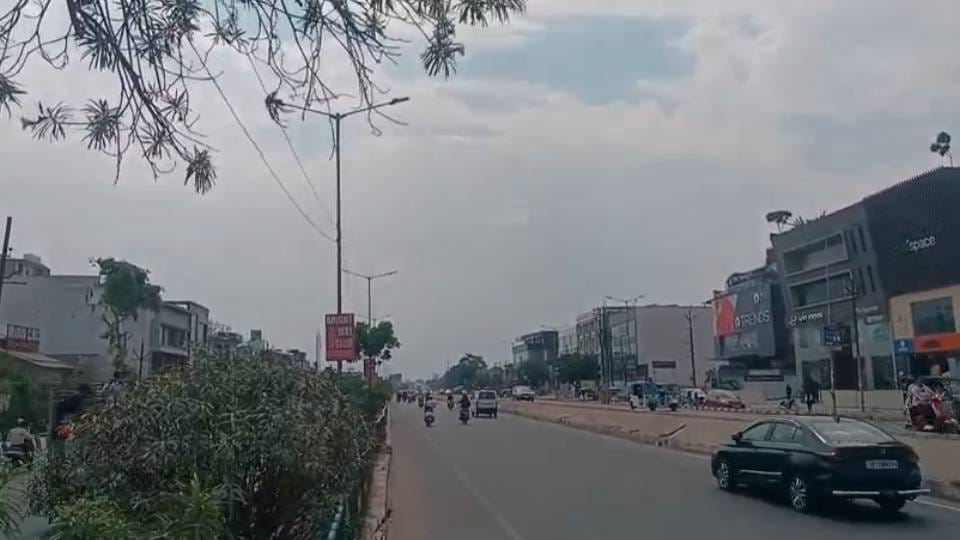 UP Weather News: Warning of rain with strong winds and thunderstorms in 65 districts of UP