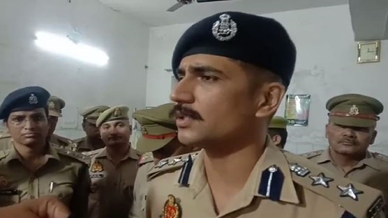 Mother murdered in front of daughter in Puranpur of Pilibhit
