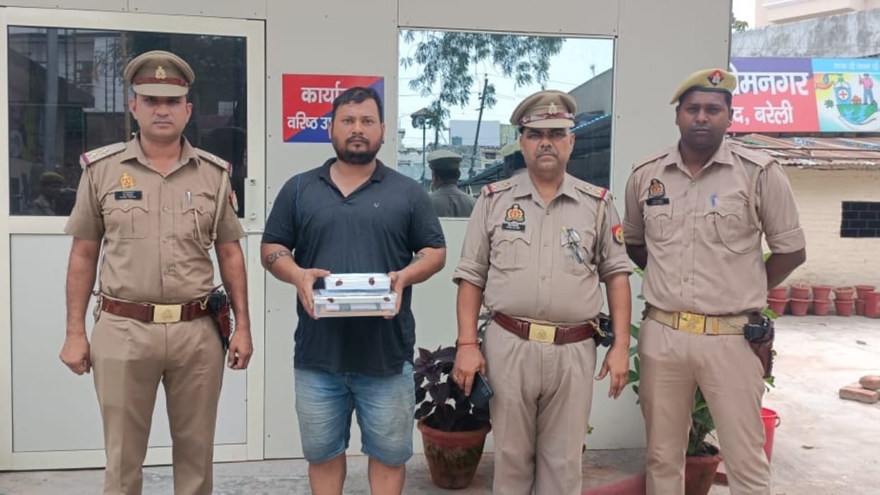 Police raided and arrested the accused of online betting in Bareilly