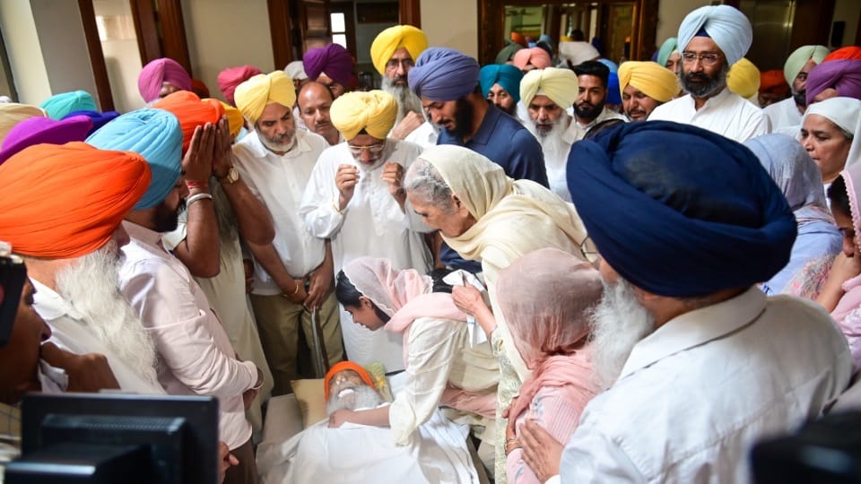 Sukhdev Singh Dhindsa body his Chandigarh residence people arrived to pay their last respects