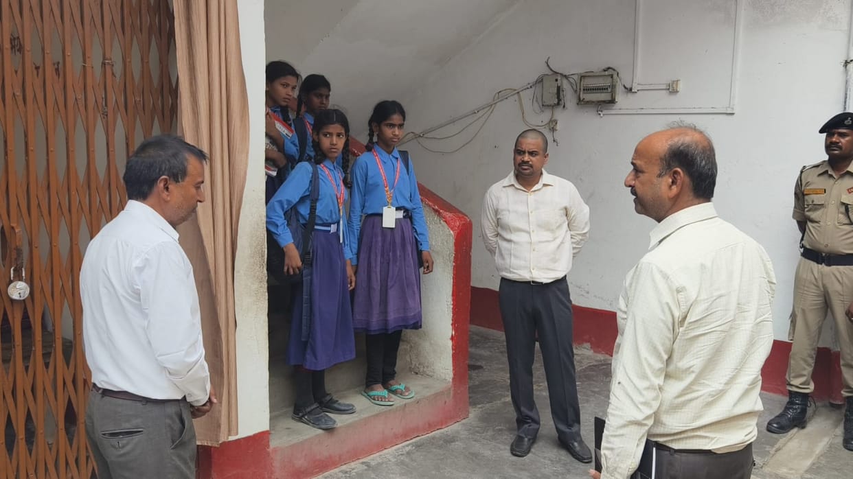Bihar: Kaimur DM conducted surprise inspection of government school