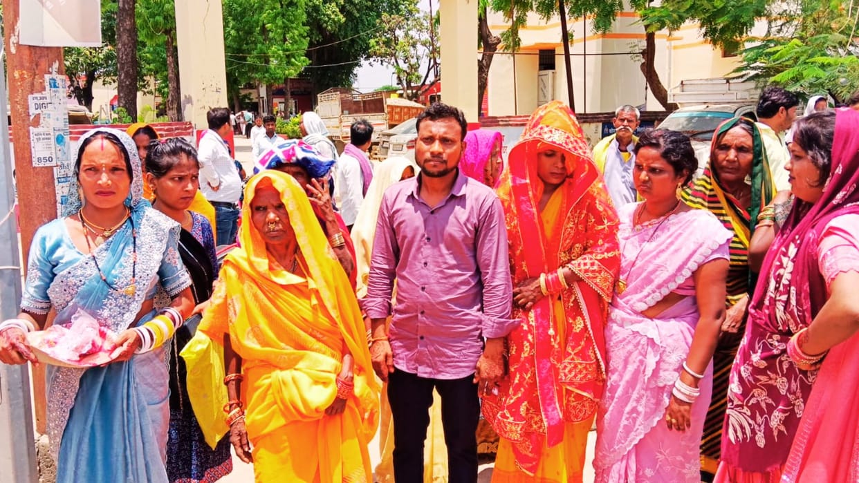 Beating for favourite song not played Six people injured groom disappeared from wedding procession