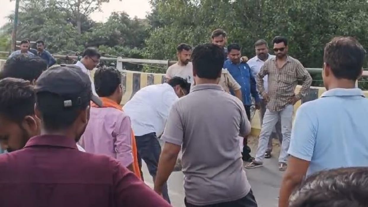 truck crushed girl student going to coaching on a scooter in Pilibhit