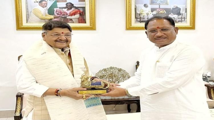 CG News: मुख्यमंत्री साय से मध्यप्रदेश के कैबिनेट मंत्री कैलाश विजयवर्गीय ने की मुलाकात,इन विषयों पर हुई चर्चा