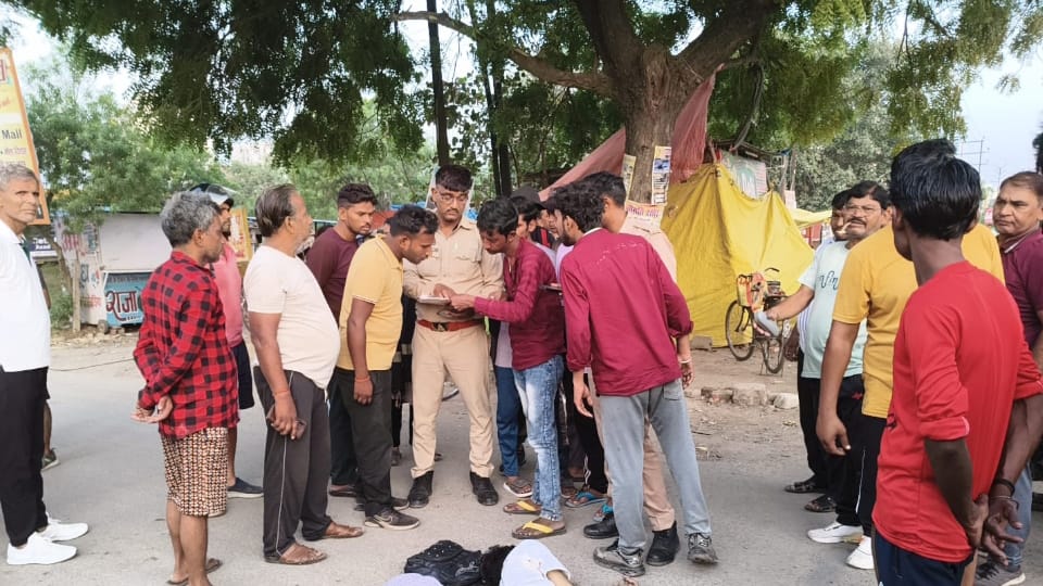 Kanpur Road Accident Siblings Die After Crash Onlookers Shoot Videos Instead of Helping