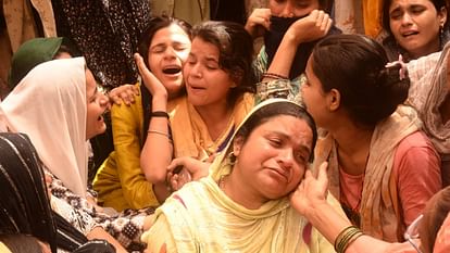 Kanpur Road Accident Siblings Die After Crash Onlookers Shoot Videos Instead of Helping