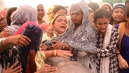 Kanpur Road Accident Siblings Die After Crash Onlookers Shoot Videos Instead of Helping