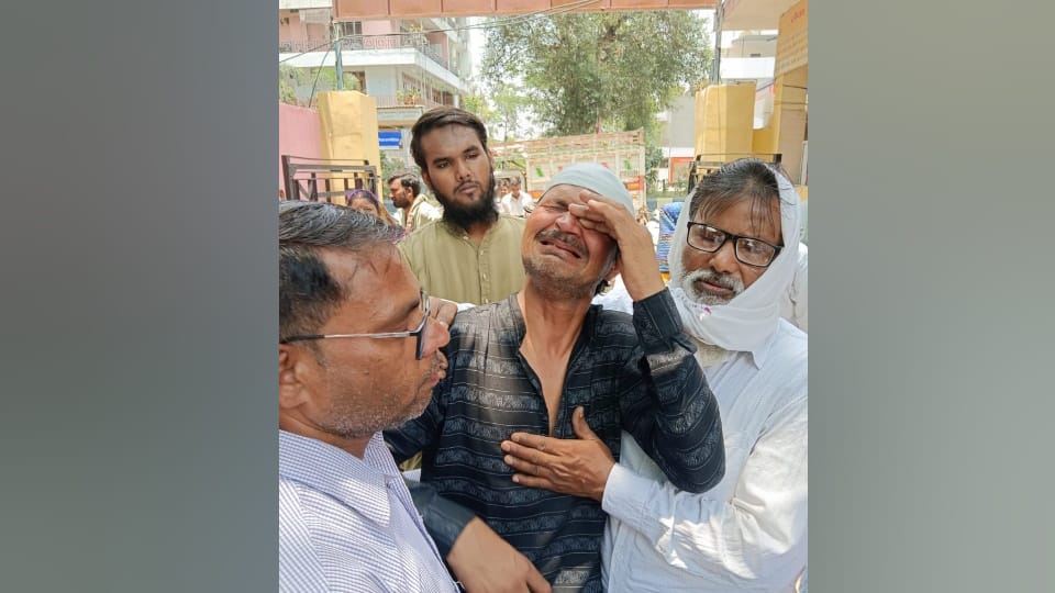 Kanpur Road Accident Siblings Die After Crash Onlookers Shoot Videos Instead of Helping