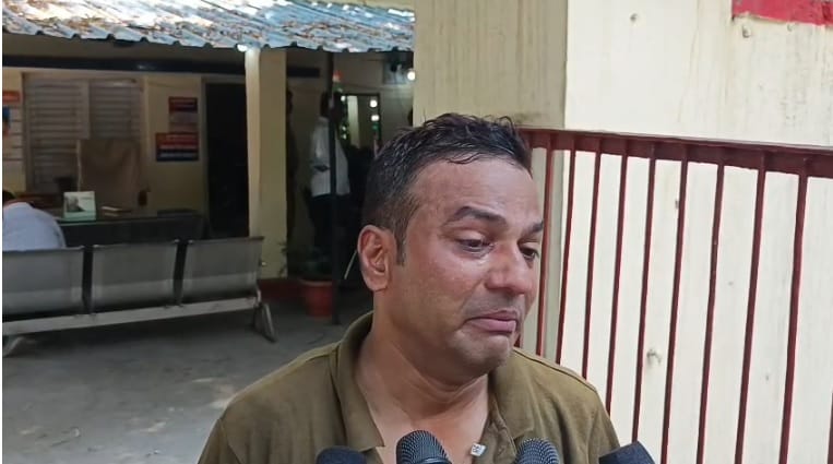 Outpost in charge beat up a cancer patient in the police station he had come to complain about conversion