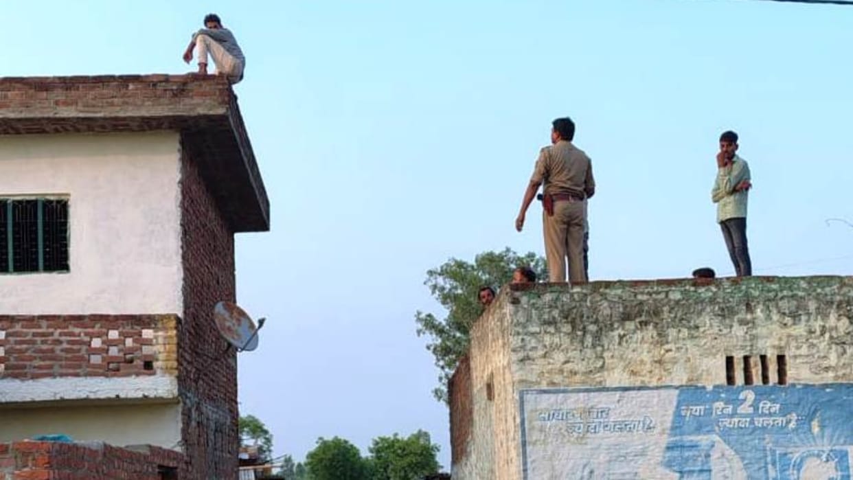young man tried to commit suicide by jumping from the roof in Bareilly