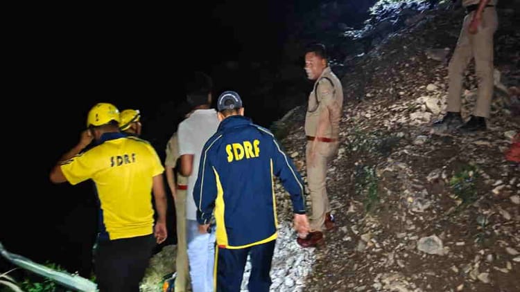 Mussoorie Accident: ग्लोगी के पास हादसा...मसूरी से देहरादून आ रही कार खाई में गिरी, दो लोगों की मौत, एक घायल