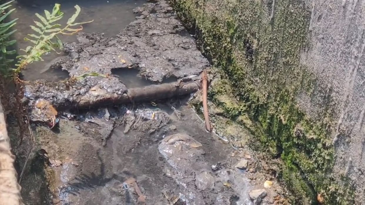 Dirty water is being supplied through pipeline between drains in Bilaspur