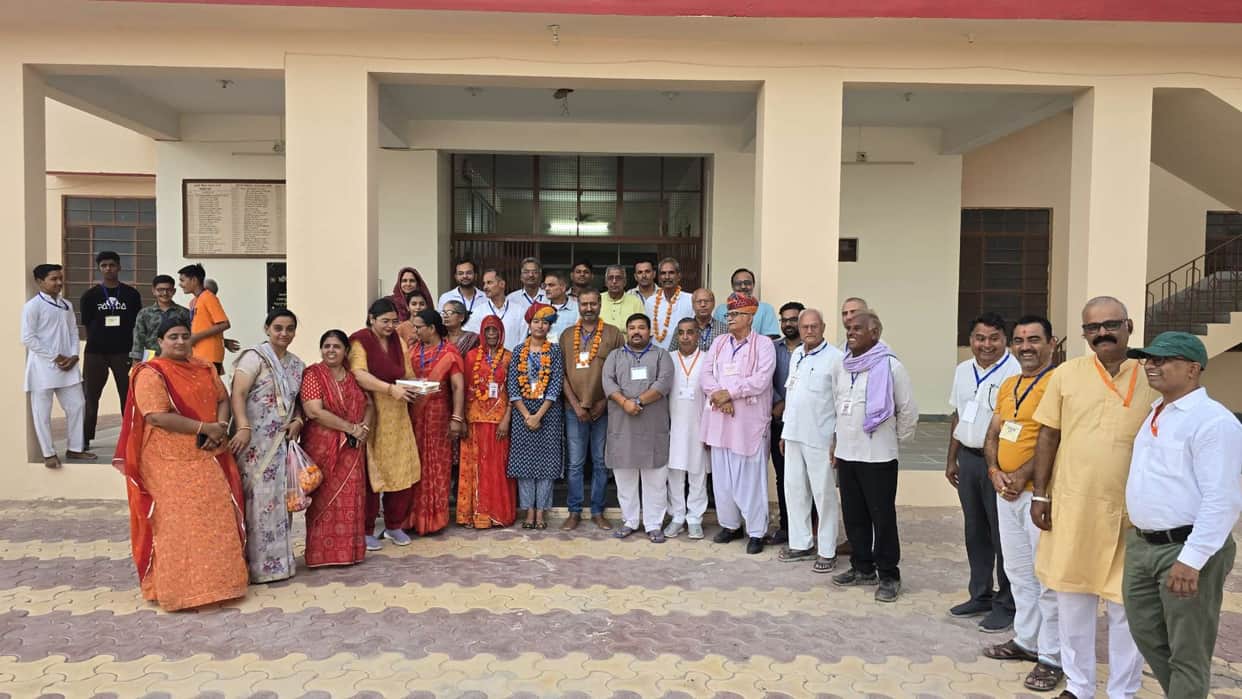 rajasthan news shyamsar girl pooja tops 10th board rss chief congratulates with sweets