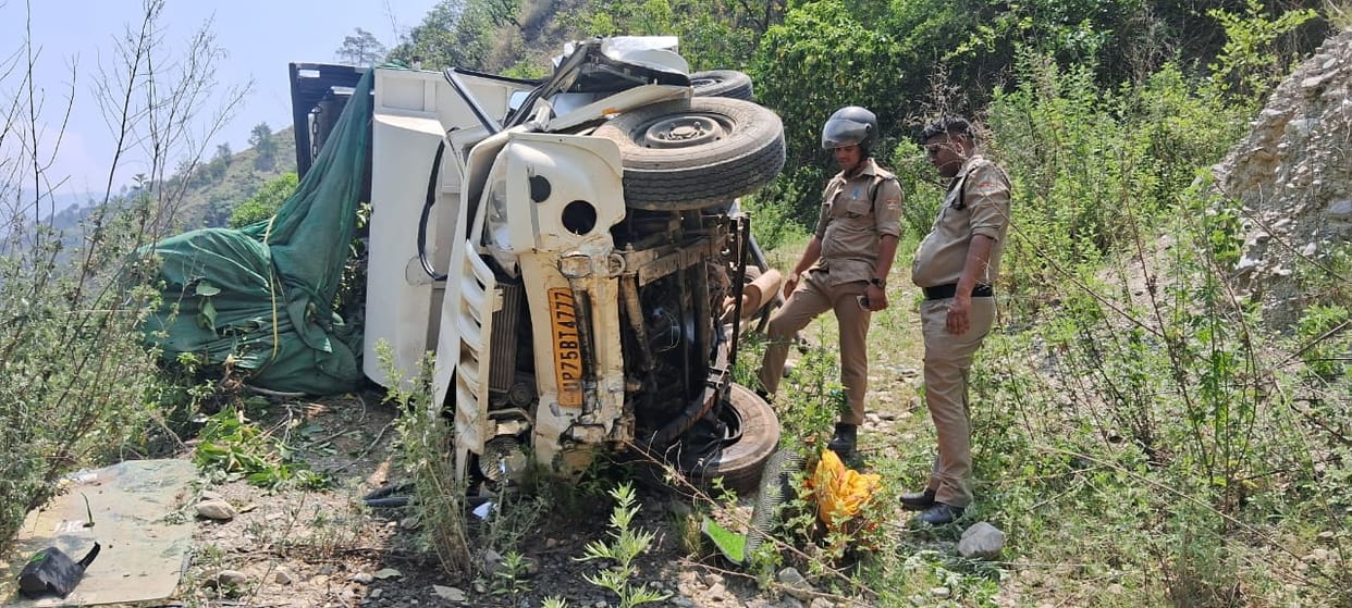 Accident on Rishikesh-Gangotri Highway Pickup vehicle  from Mathura going to Uttarkashi fell into a ditch