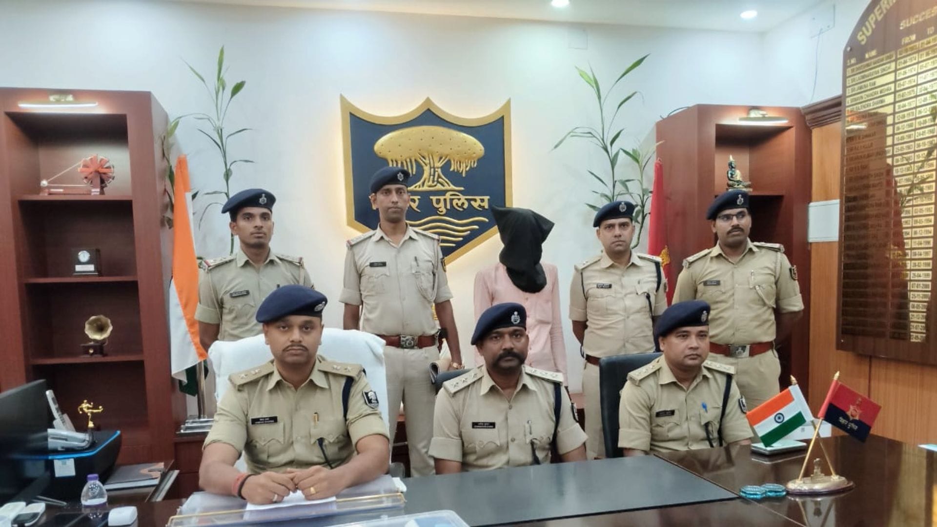 पुलिस की गिरफ्त में आरोपी