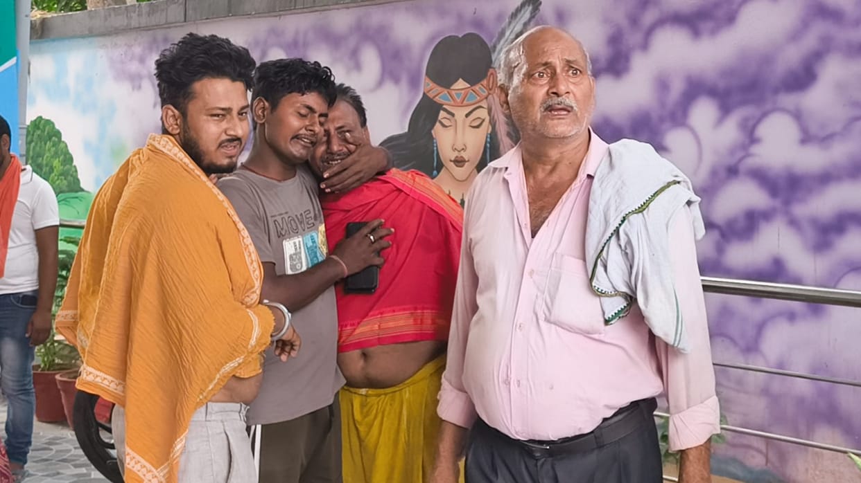 Bihar News: Uncle and niece among three members of a family died after being struck by electric current