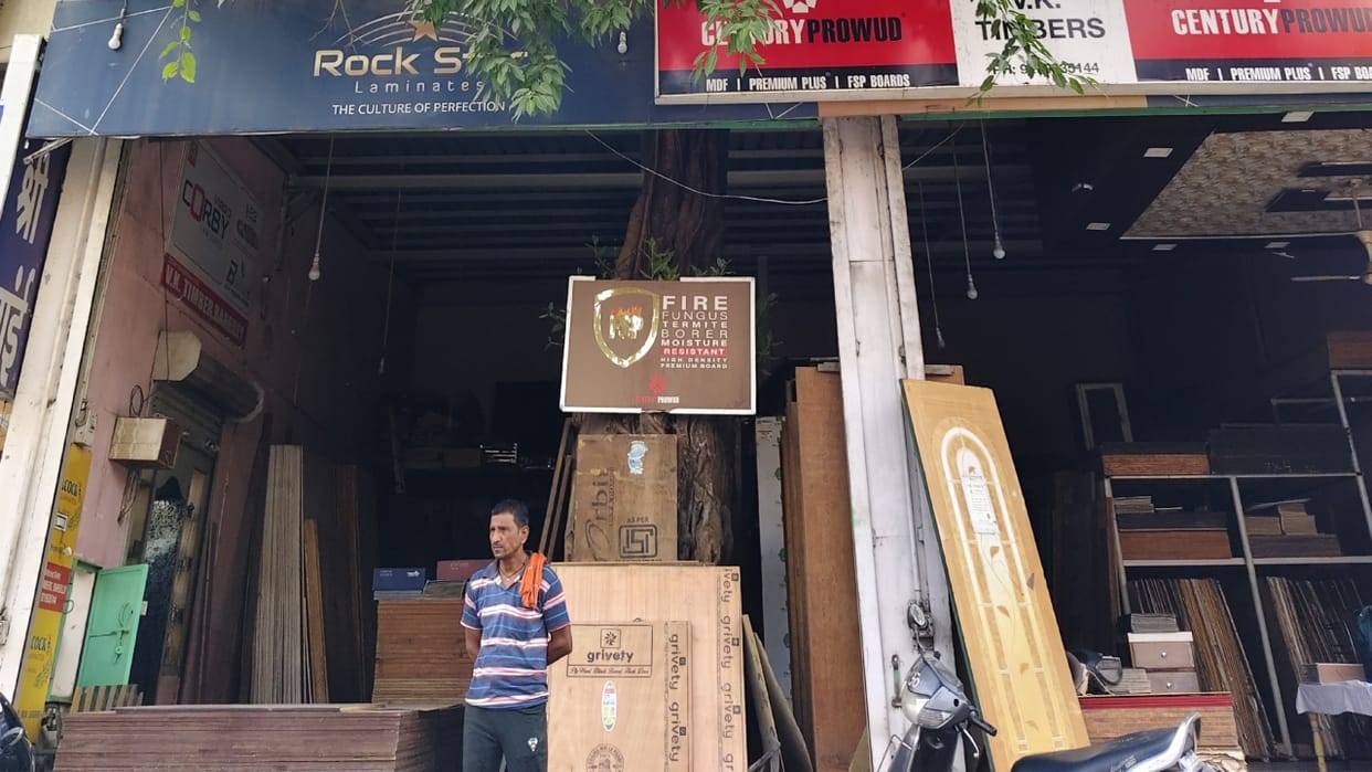 Plywood industry is flourishing due to wood from Australia and Tanzania in Bareilly