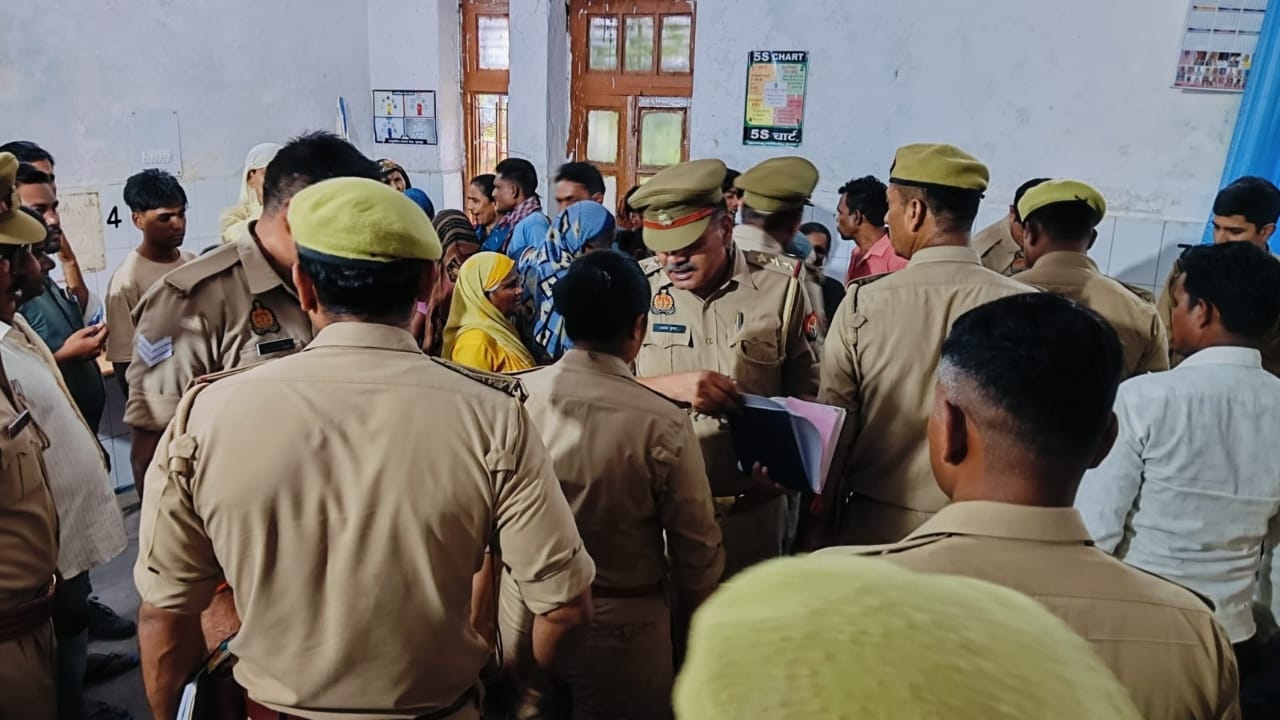 Mother murdered in front of daughter in Puranpur of Pilibhit