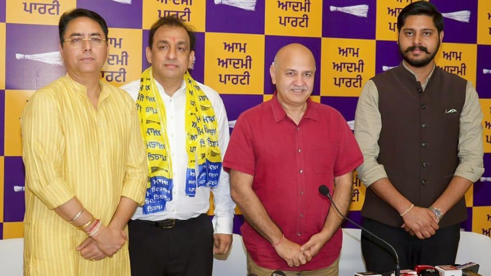 Industrialist Nitin Kohli joins aam aadmi party in Jalandhar