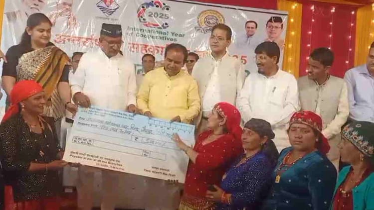 Tehri: सहकारिता सम्मेलन का आयोजन, मंत्री धन सिंह बोले- जिले में 25 हजार लखपति दीदी बनाने का लक्ष्य