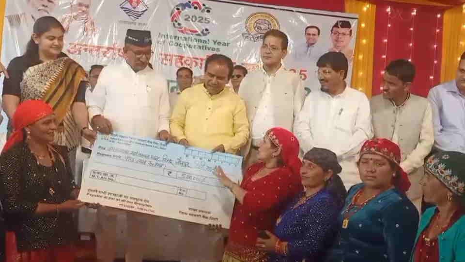 Tehri: Organizing cooperative conference, Minister Dhan Singh said- target is to make 25 thousand lakhpati did