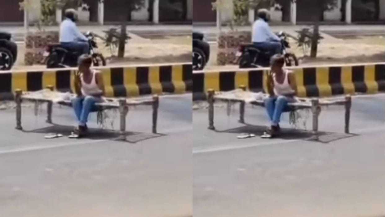 man slept on a cot in the middle of the road Video goes viral on internet see netizens reaction