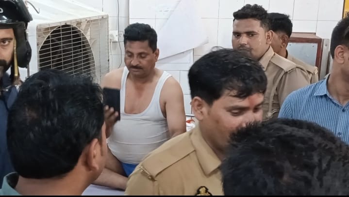 Sultanpur: Under suspicious circumstances, the inspector was shot in the stomach.