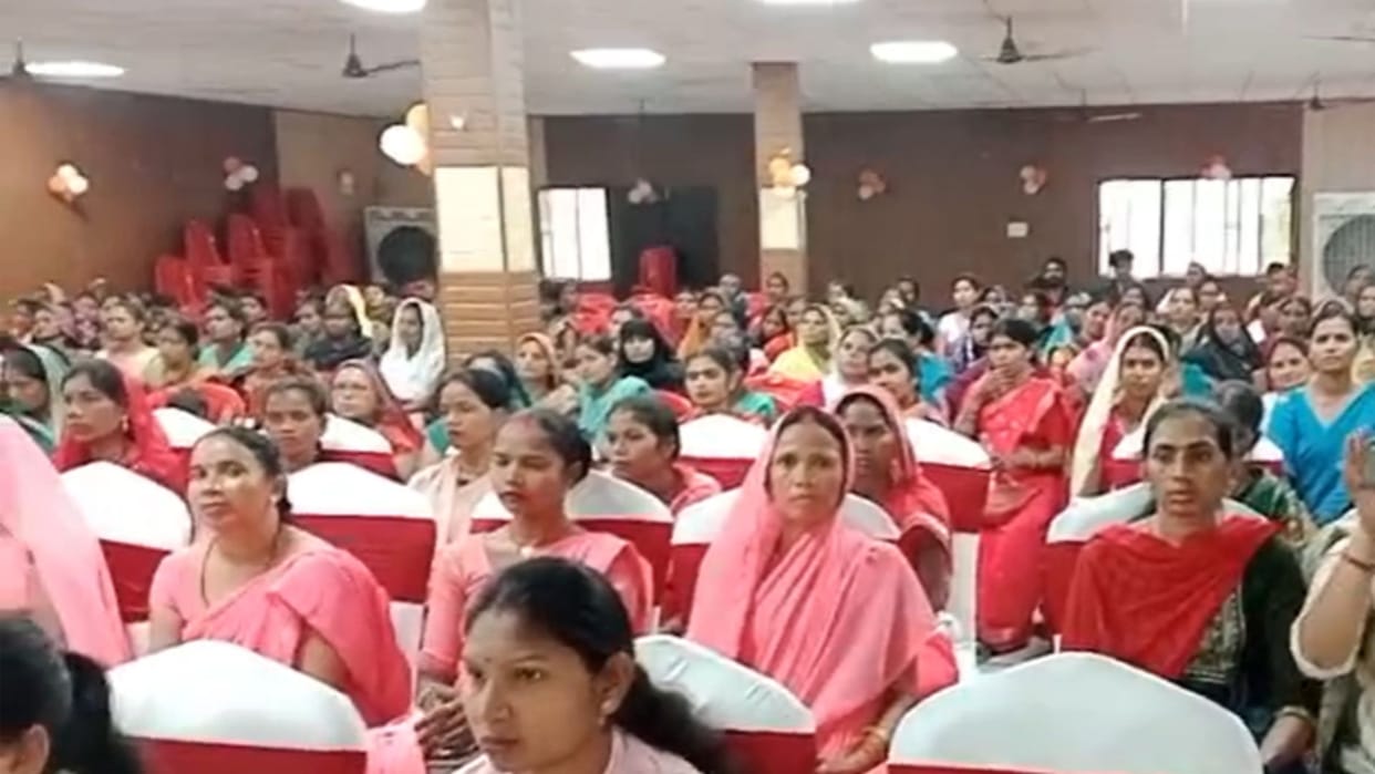 Ahilyabai's birth anniversary is 300th day certificates were given to women of self-help groups