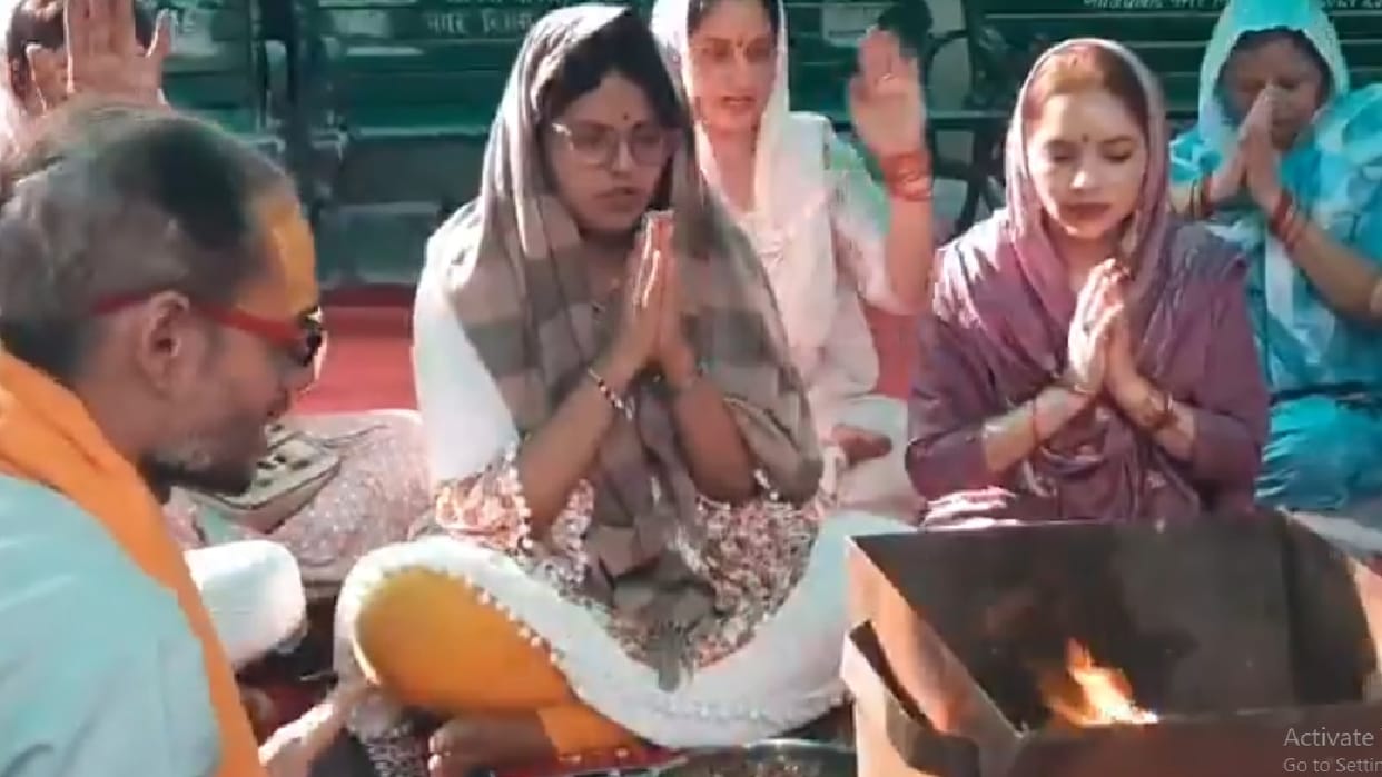 Ghaziabad When husband turned out to be a cheater woman adopted Sanatan Dharma