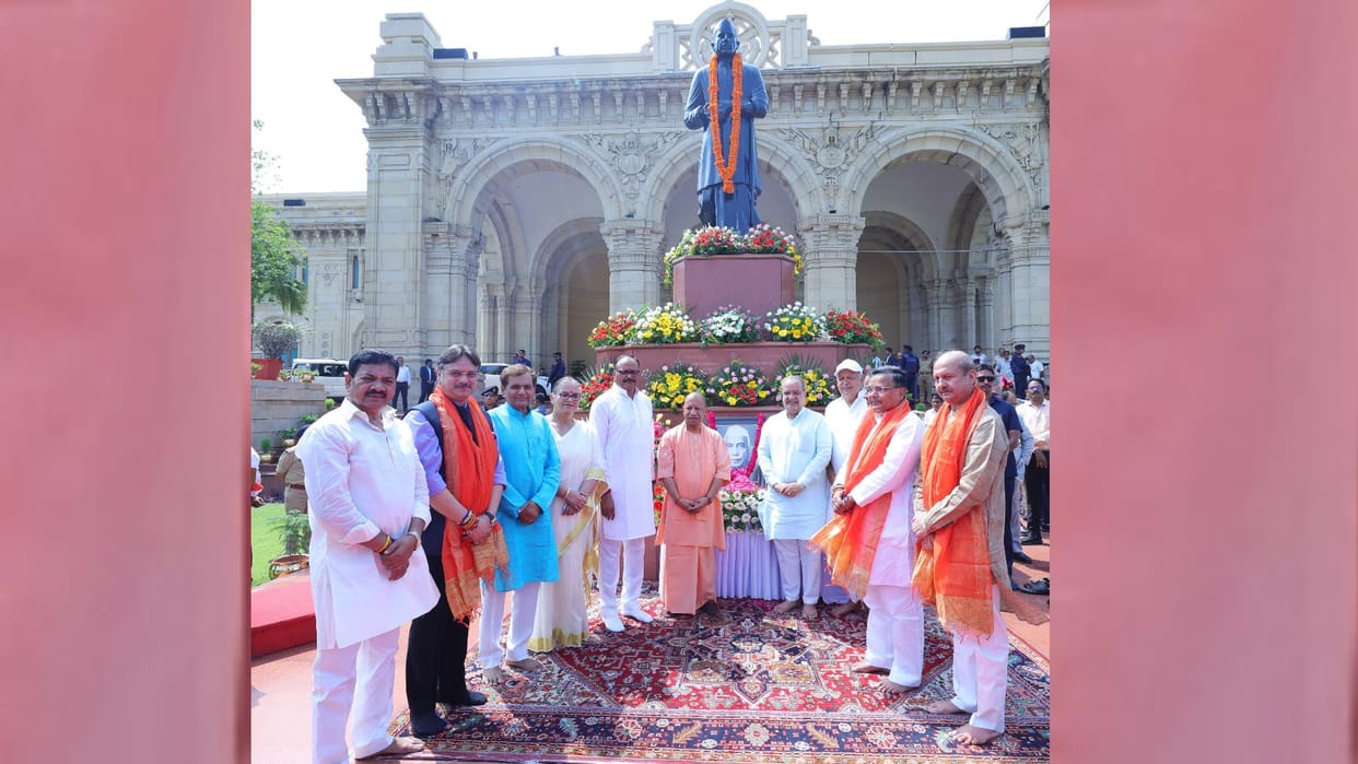 Chaudhary Charan Singh's death anniversary: CM Yogi Adityanath offered garland, remembered his contribution.