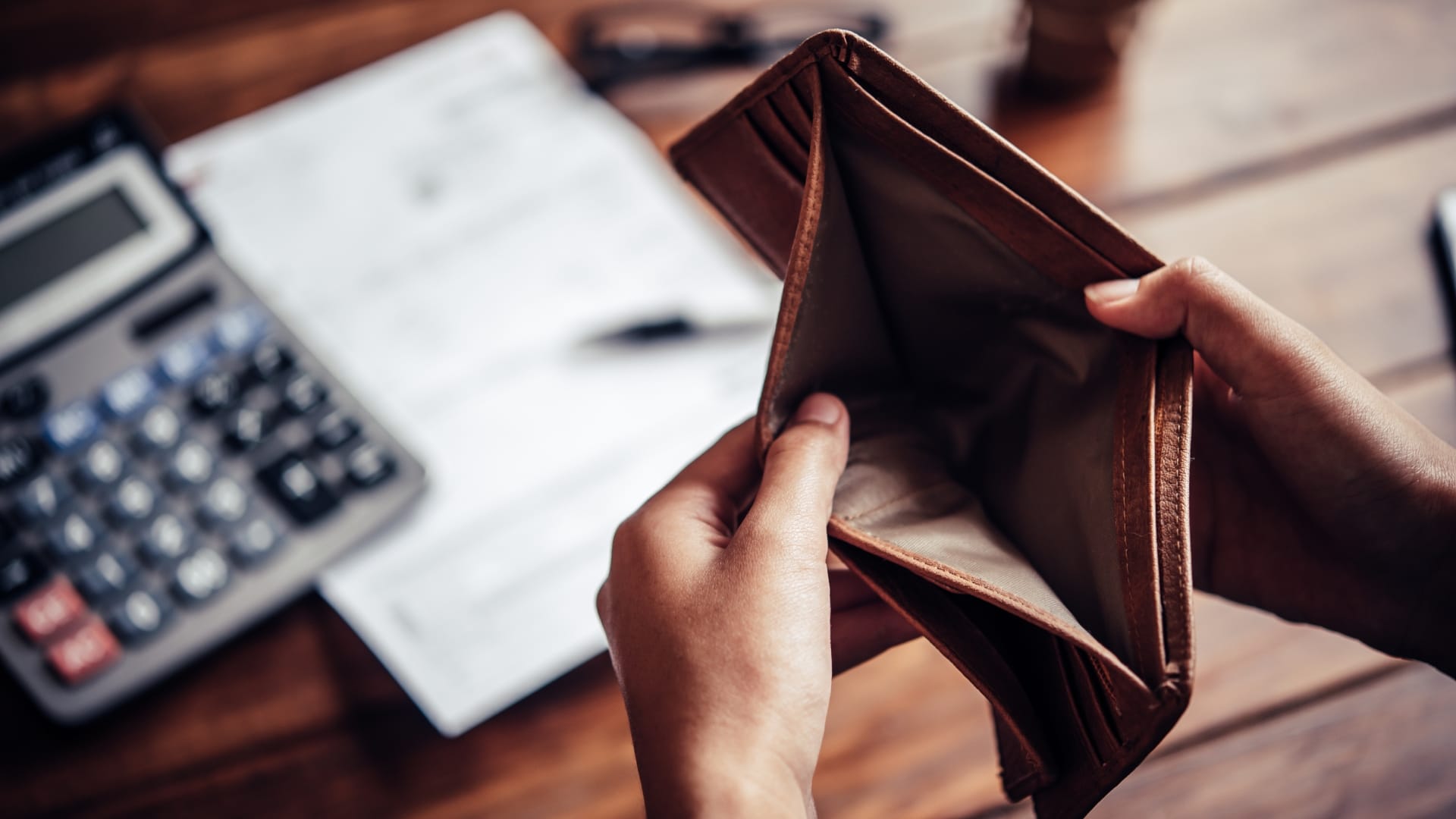 Never Keep These Things In Your Purse Or Wallet According To Vastu