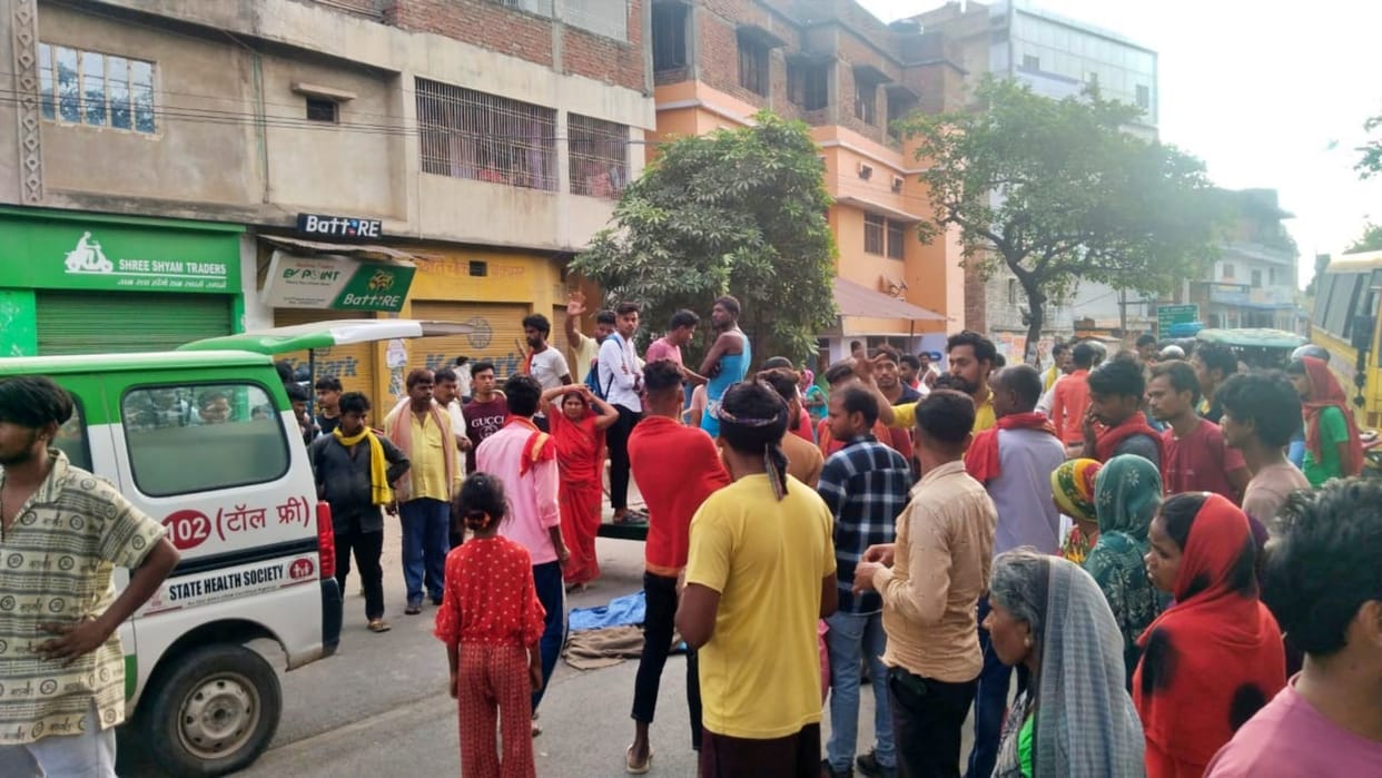 Buxar News: Speeding truck hits old man at Jyoti Chowk, drags him for 20 feet; died on spot