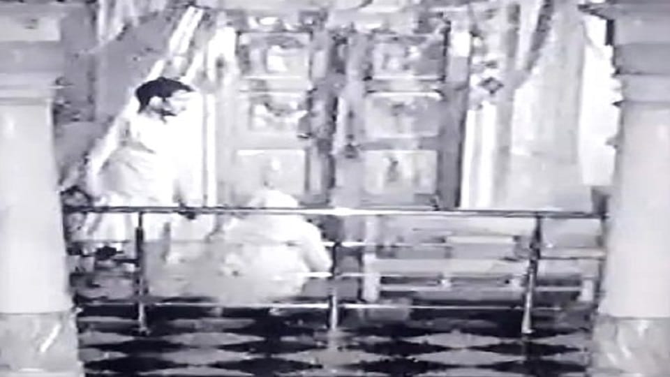 Theft attempt in Govind Bhagwan temple Hathras