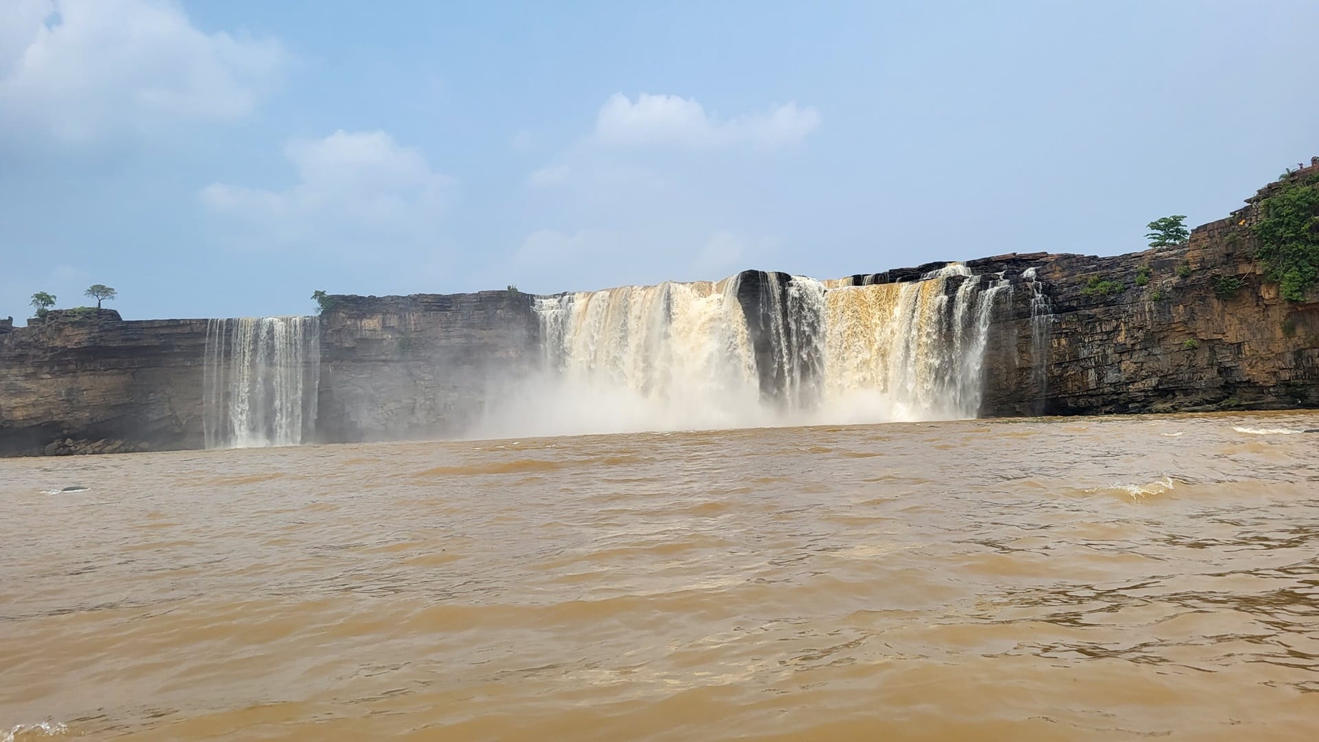 CG News: Chitrakote and Tirathgarh waterfall in Bastar see here photos