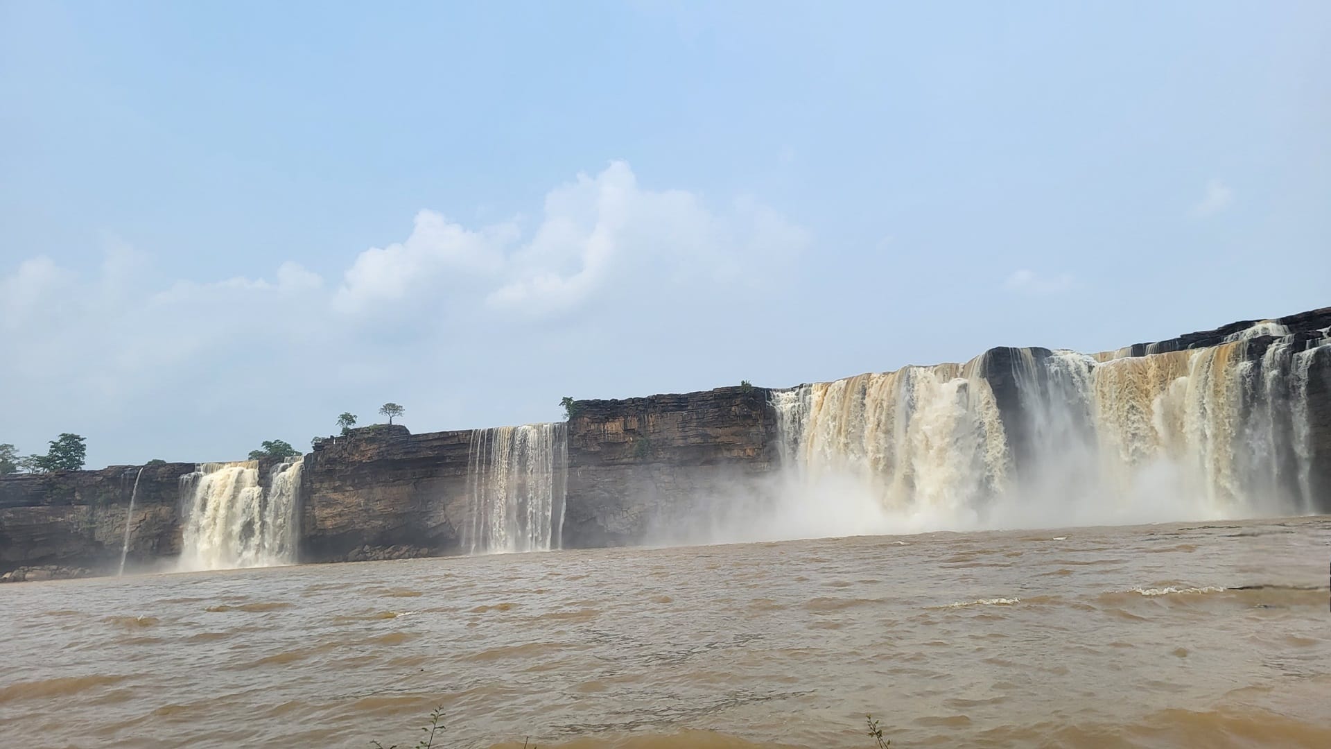 CG News: Chitrakote and Tirathgarh waterfall in Bastar see here photos