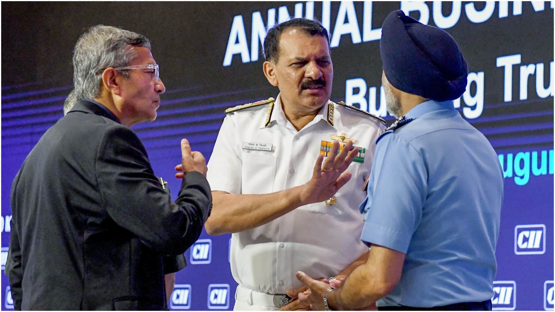 Admiral Dinesh Tripathi Says on Technology and Precision Strikes Know All Details in Hindi