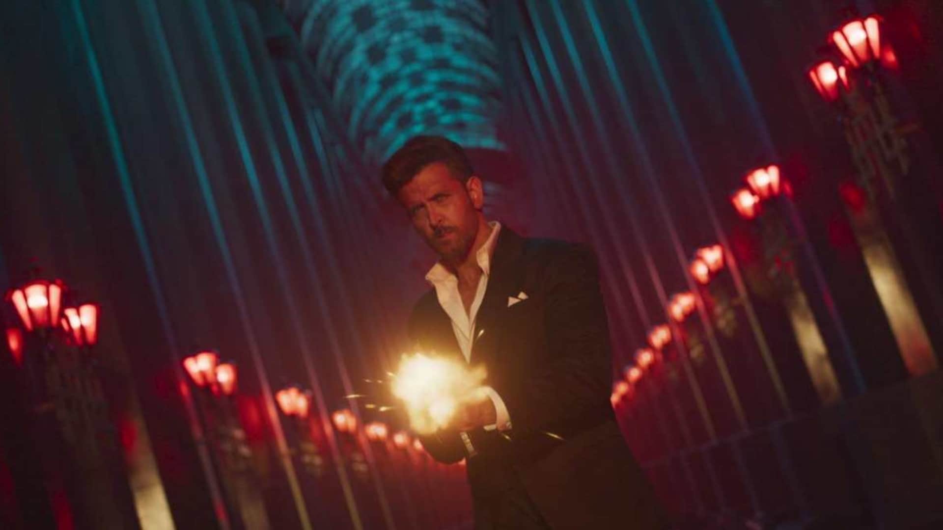 War 2 Box Office Collection Day 2 junior NTR hrithik roshan kiara advani movie total earning