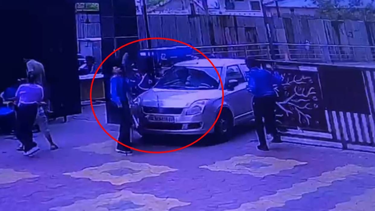 car hit guard who came to open gate in Kavi Nagar