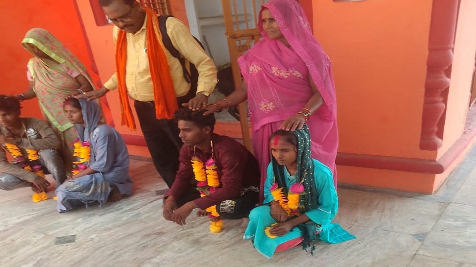 Villagers got two lovers married in a temple when they came to meet their girlfriend