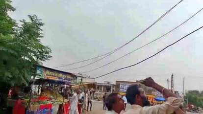 हाईटेंशन लाइन के झूलते तार।